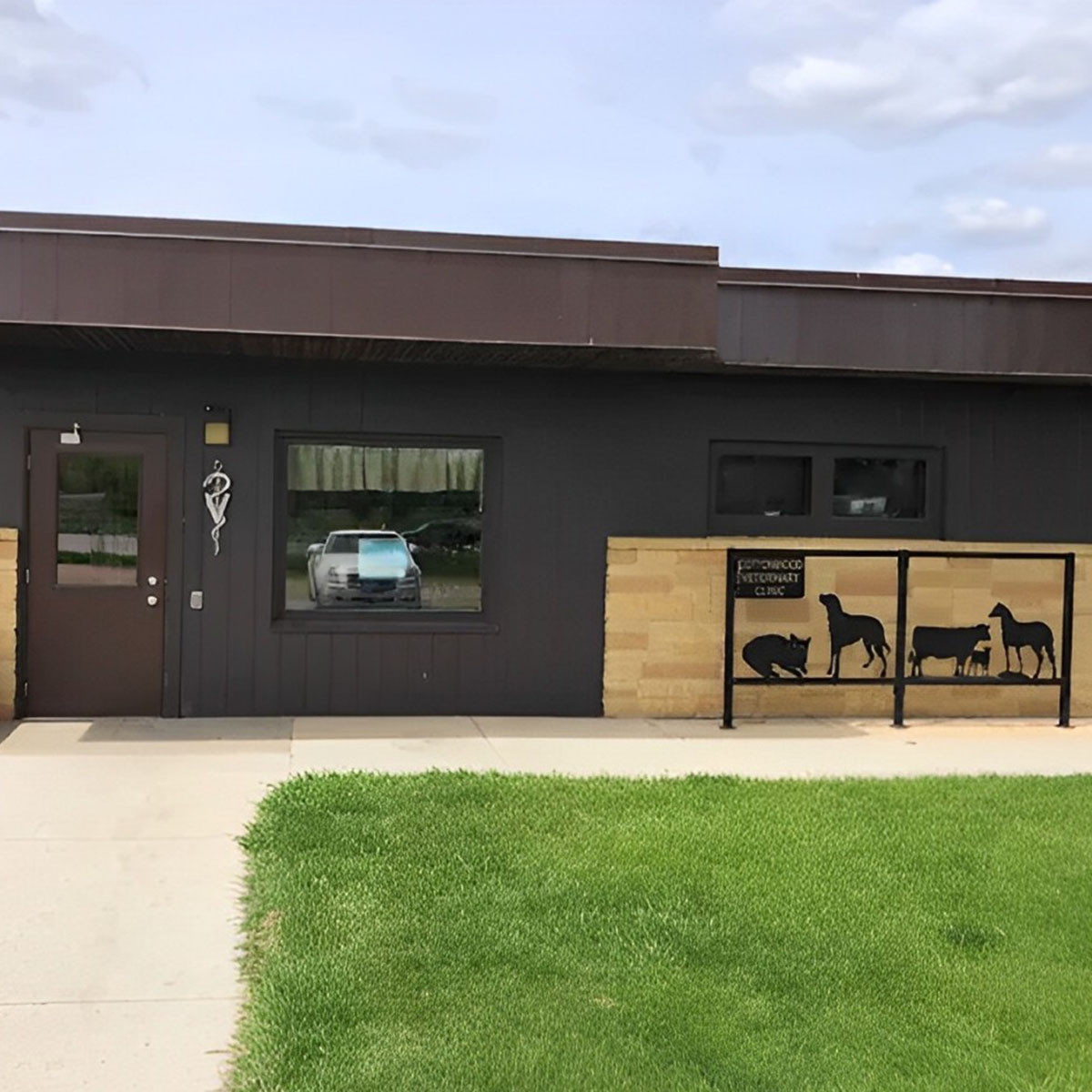 Cottonwood Veterinary Clinic Outside View